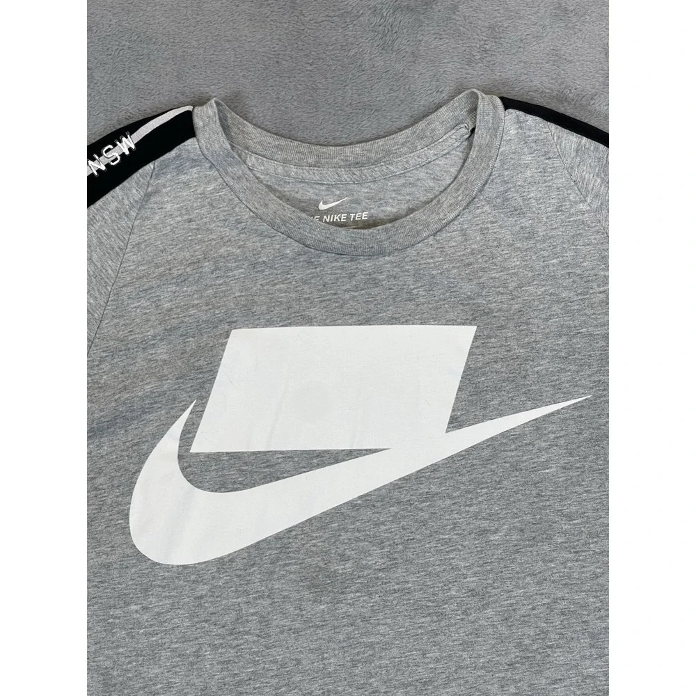 Nike Sportswear Shirt Mens Medium Gray Blank Logo Crew Neck Short Sleeve‎ Tee